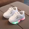 Zapatillas deportivas luminosas para niño y niña, zapatos de red transpirables a la moda, con luz LED, para correr, para primavera